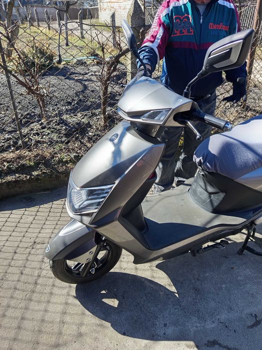 Скутер Електро скутер