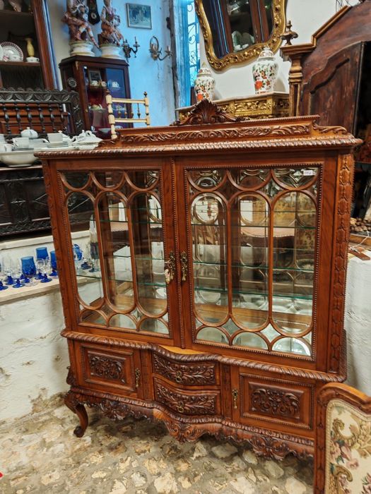 Velharias, antiguidades e artigos de segunda-mão