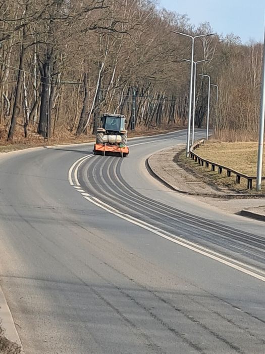 Wynajem ciagnika uslugi zamiatarka beczkowozem
