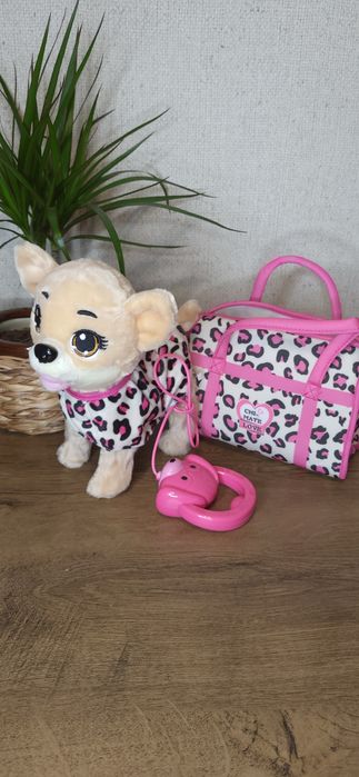 Собачка в сумочці ,ходить ,гавкає