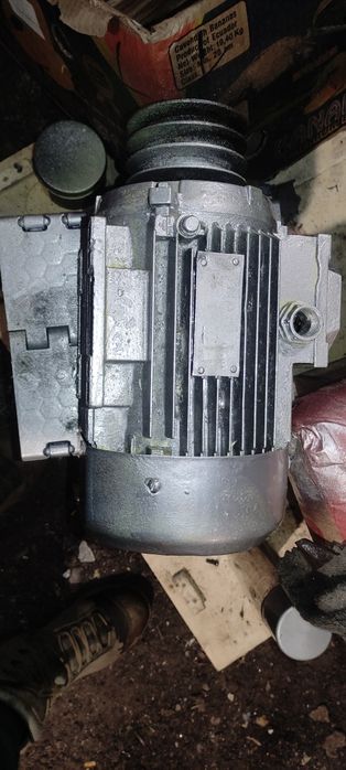 Двигун а-синхронний