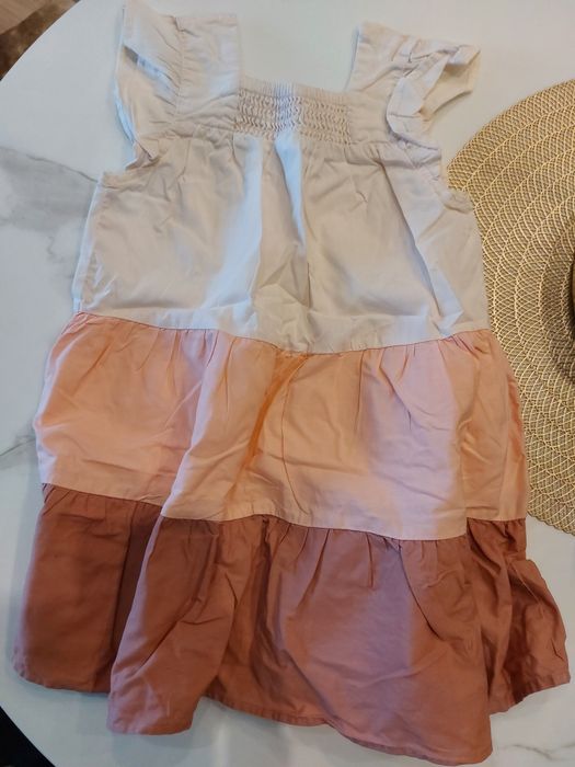 Sprzedam sukienke rozmiar 98