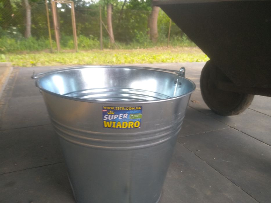 Grabie szpadle siekiery sekatory widły wiadro taczka rekawice