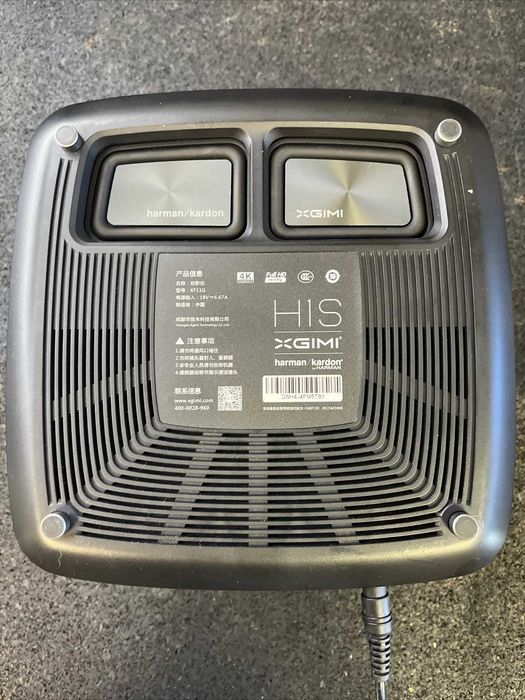 XGIMI Projector in box - I offer a pair of 3D glasses63823846716545121