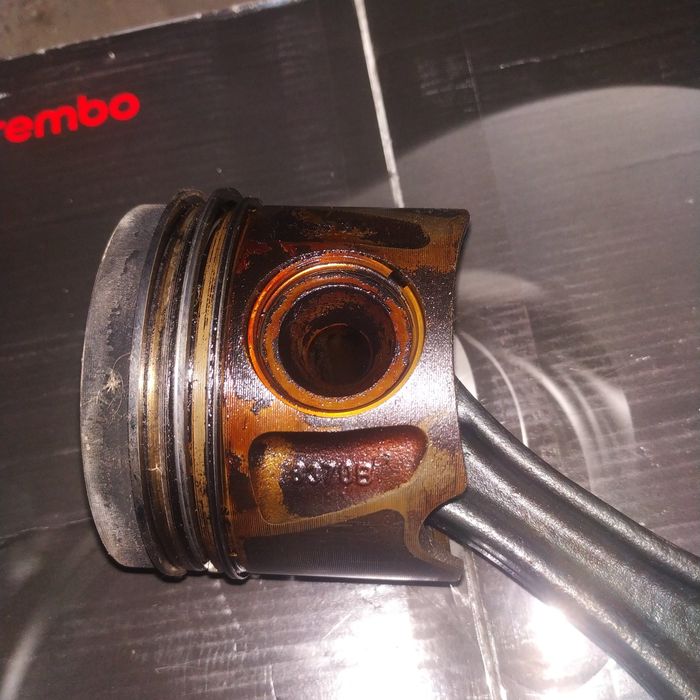 Поршень с шатуном на двигатель OM642