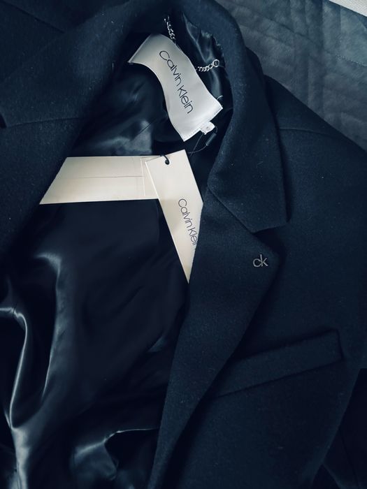 Czarny klasyczny długi wełniany płaszcz Calvin Klein S 36