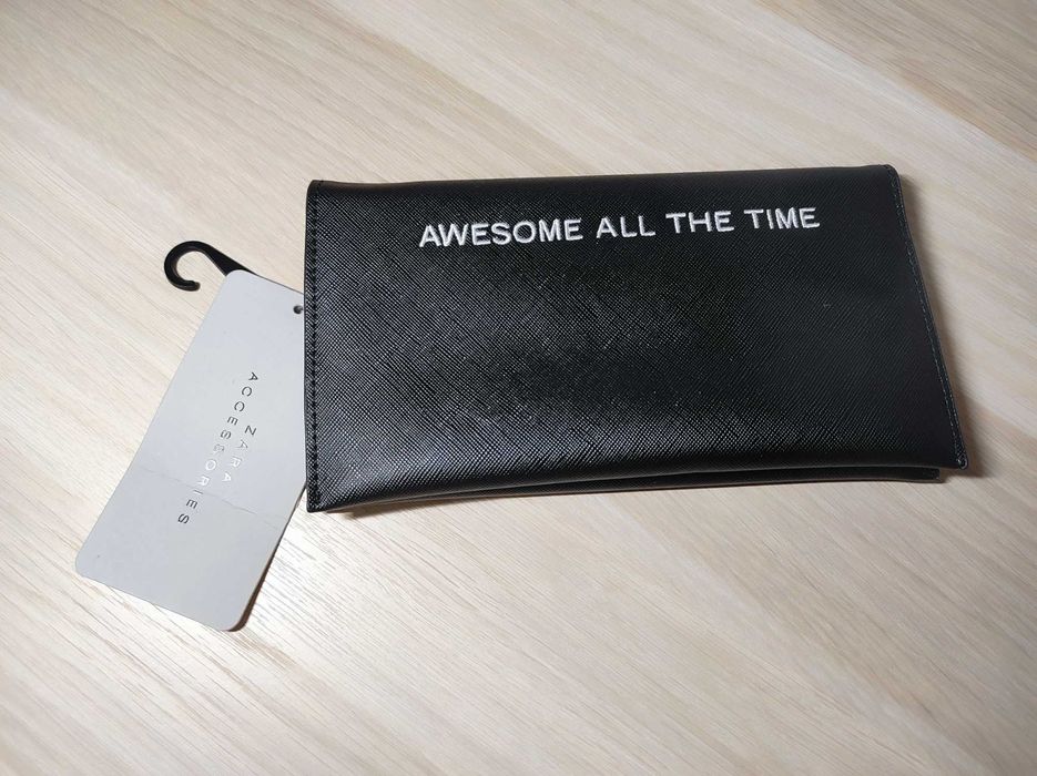 Carteira com porta-moedas e cartões