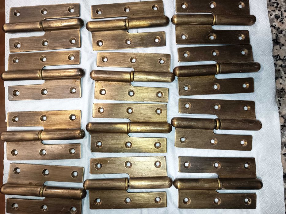 Dobradiça em latão dourado