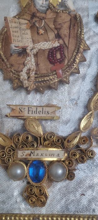Obraz z relikwiami Św. Fidelis i Św. Maxima .