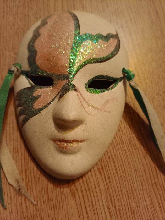 Máscara de cerâmica vintage