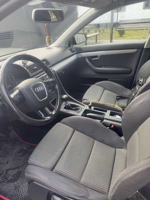 Audi A4B7 універсал 1.6 бензин
