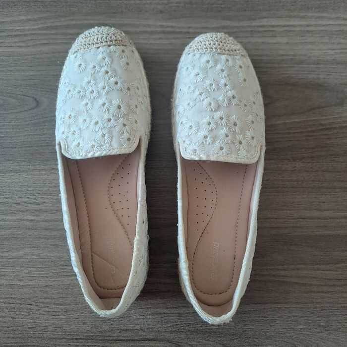 Ecru espadryle ze wzorem w stokrotki