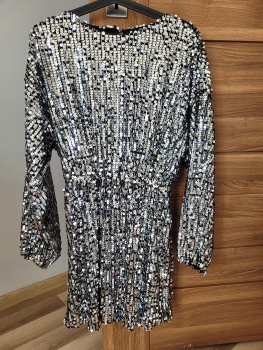 Sukienka z cekinami