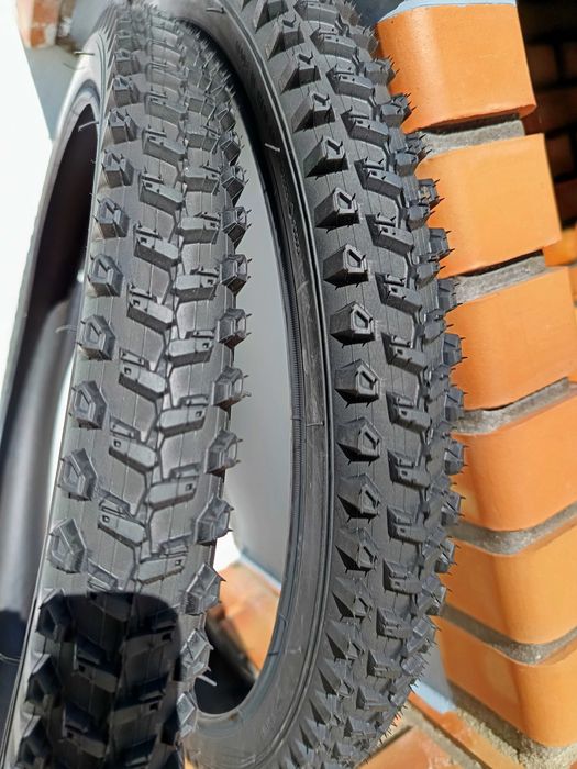 Pneus BTWIN Novos Roda 20