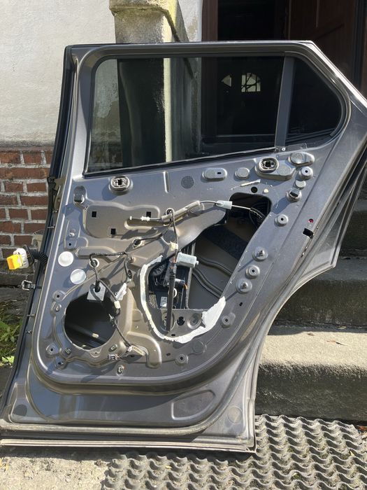 Drzwi lewy tył peugeot 2008 II EVL