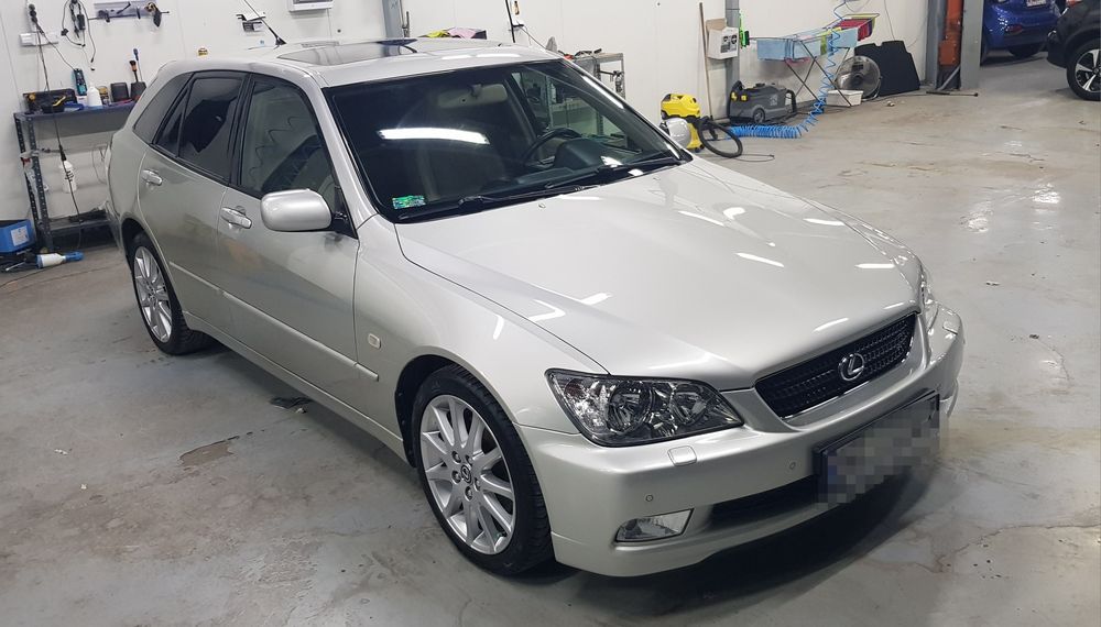 Lexus IS200