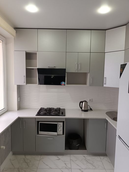 Сдам помесячно 1-но комнатную квартиру студию в новом доме!