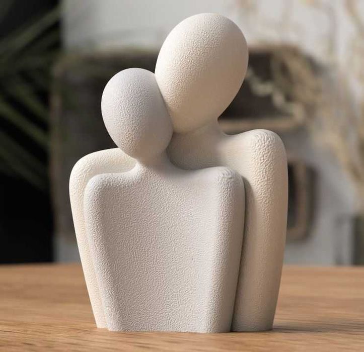 Escultura “Casal Abraçado” – Decoração Romântica Moderna