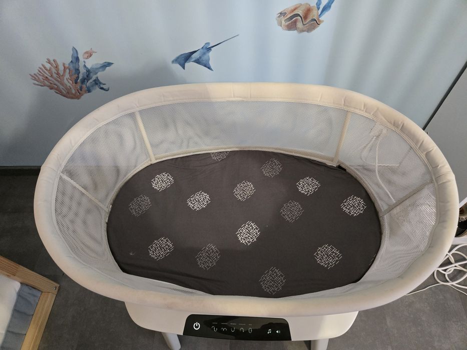 Berço MamaRoo 4moms com sons e movimento