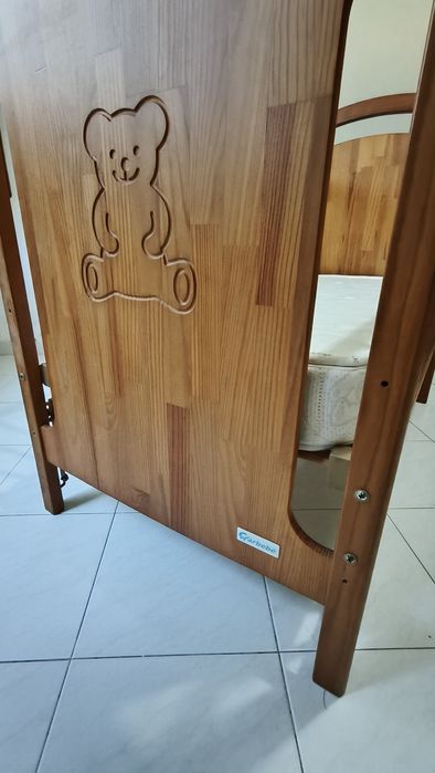 Cama de Bebé em madeira