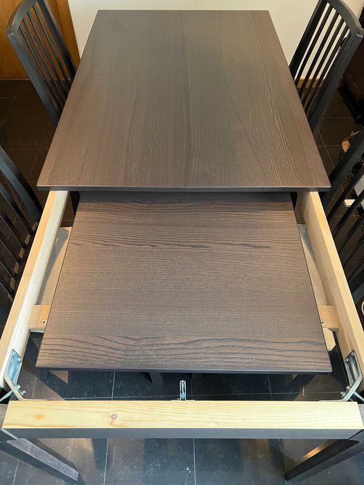 Mesa extensível (120/180×80 cm) IKEA com 4 cadeiras