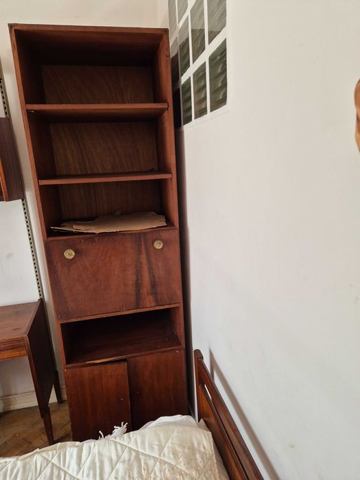 Móvel em madeira resistente ideal para guardar livros