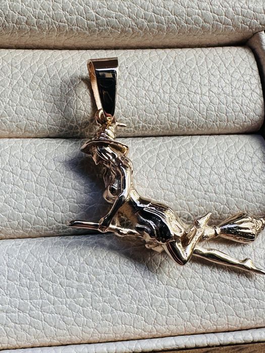 Кулон ведьма 585