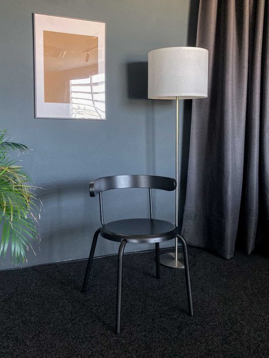 Cadeira YNGVAR (antracite) em ótimo estado