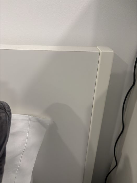 Cama de casal cor branca