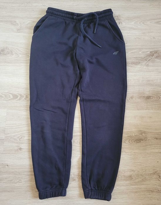 Spodnie dresowe 4F granatowe ocieplane