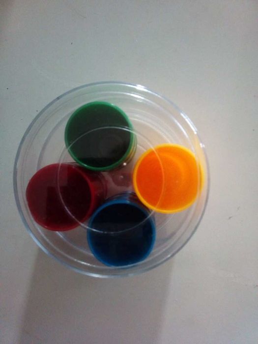 Copos de lançamento de dados para o jogos de tabuleiro, NOVOS!