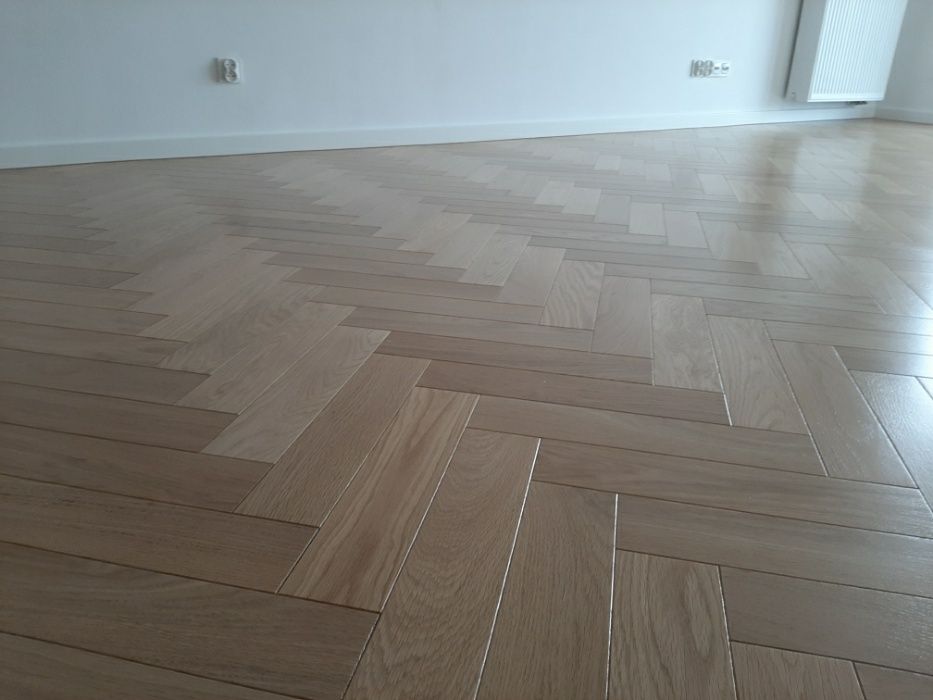 Parkiet  Dębowy LITY układany w jodełkę szer.90mm dł.400mm Dąb