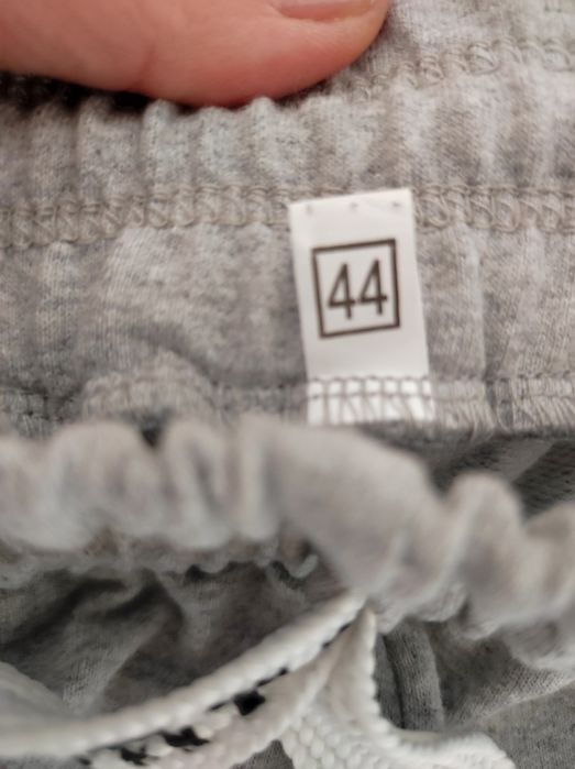 Спортивные трикотажные штаны женский . Новые.