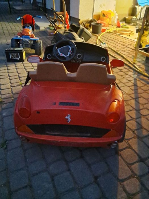 Дитяча електромашина FEZER 12V, їздить, потрібен акумулятор