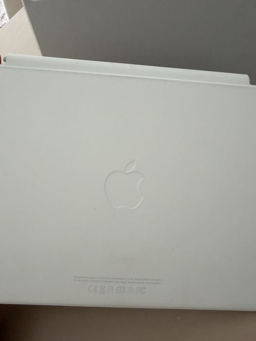 iPad Magic Keyboard Folio 2025