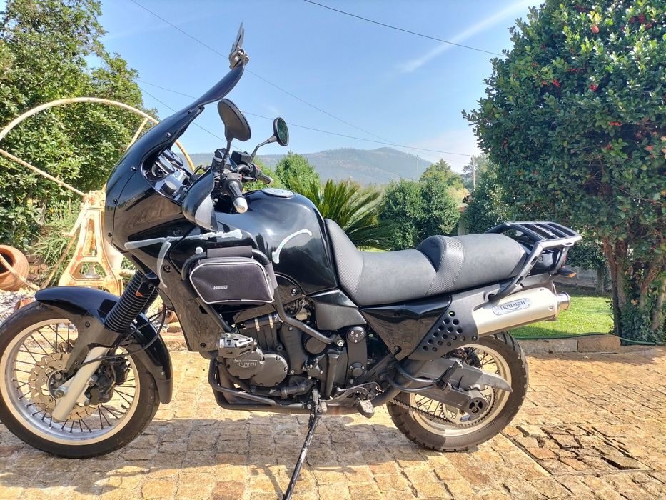 Triumph tiger 900