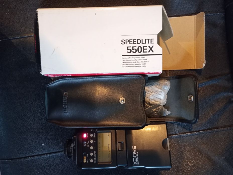 Canon Speedlite 550ex z pokrowcem i pudelkiem