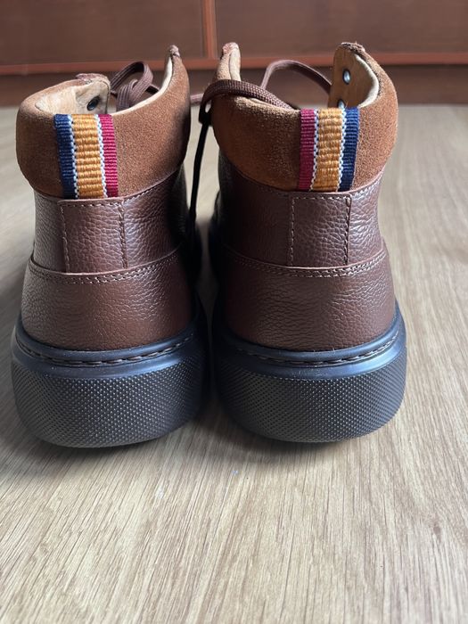Brązowe buty męskie w sportowym stylu