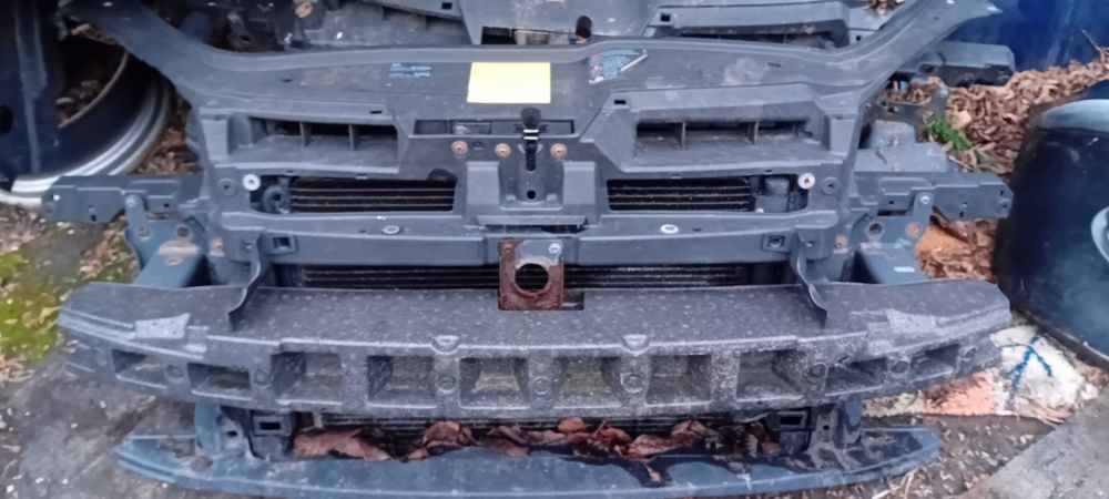 Golf V pas przedni ,chodnice wentylator 1.4 benz