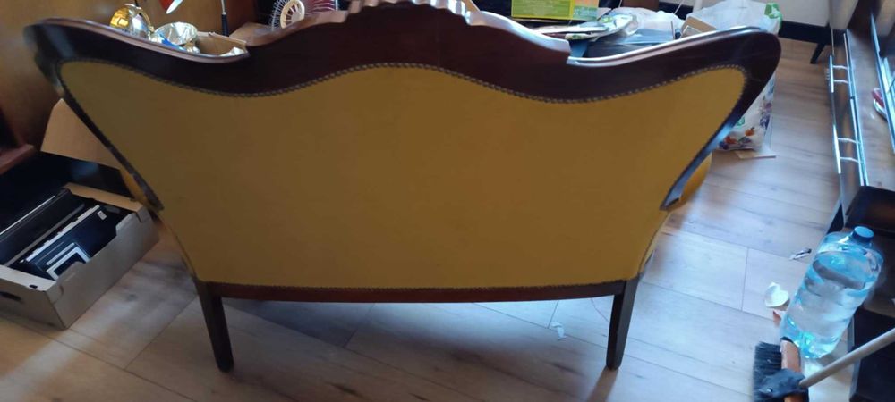 Sofa w stylu Ludwikowskim.