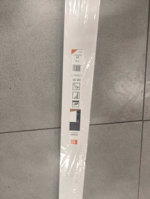 Listwa przypodłogowa VOX Espumo 201 Biała 2,4 m + Kawałki 40 i 30 cm