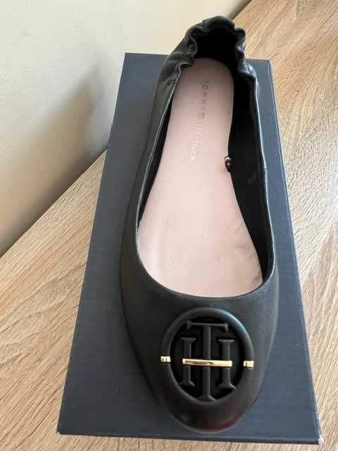 Klasyczne czarne baleriny marki Tommy Hilfiger rozmiar 38