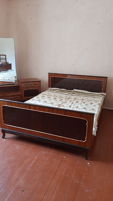 Оренда,Продаж.Будинок з господарськими примішенням садом,городом,гаражем і криницею
