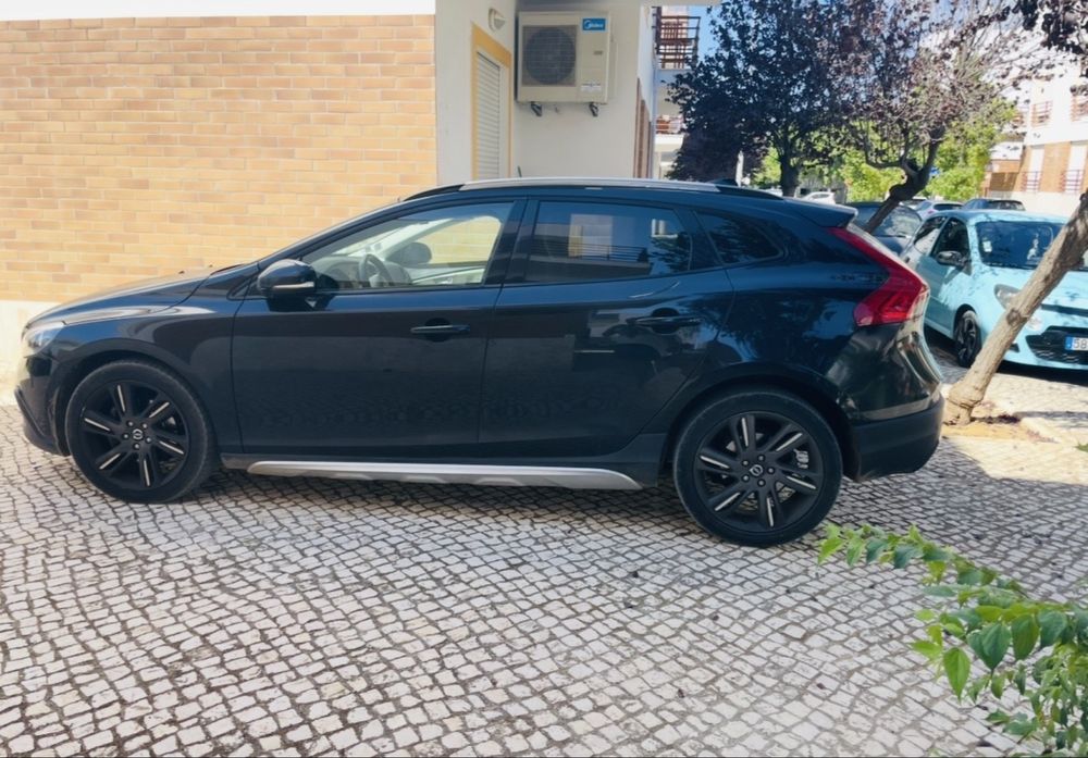 Volvo V40 1.6 D2 115cv Momentum Full Extras – Económico e Muito Estimado
