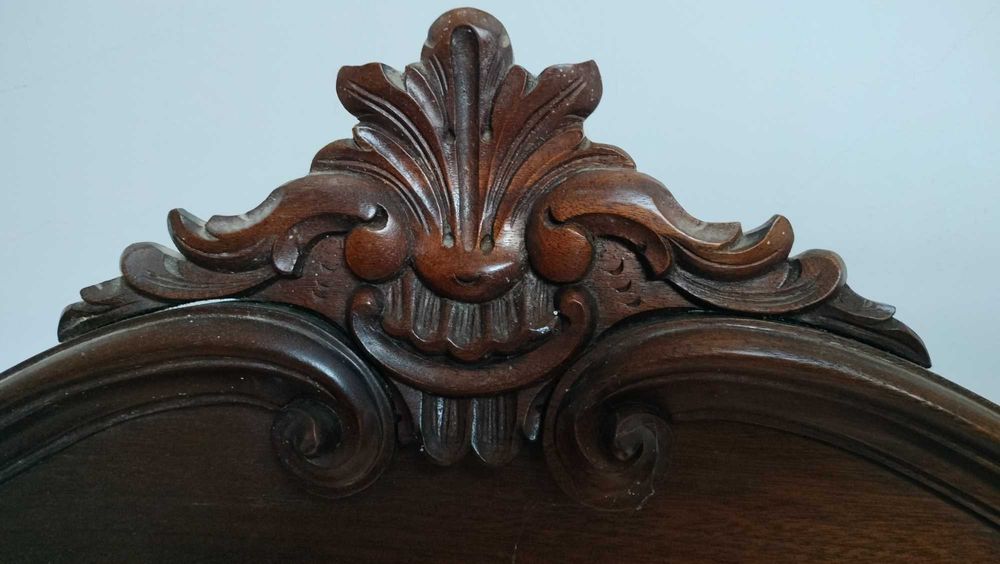 Espelho com moldura em madeira