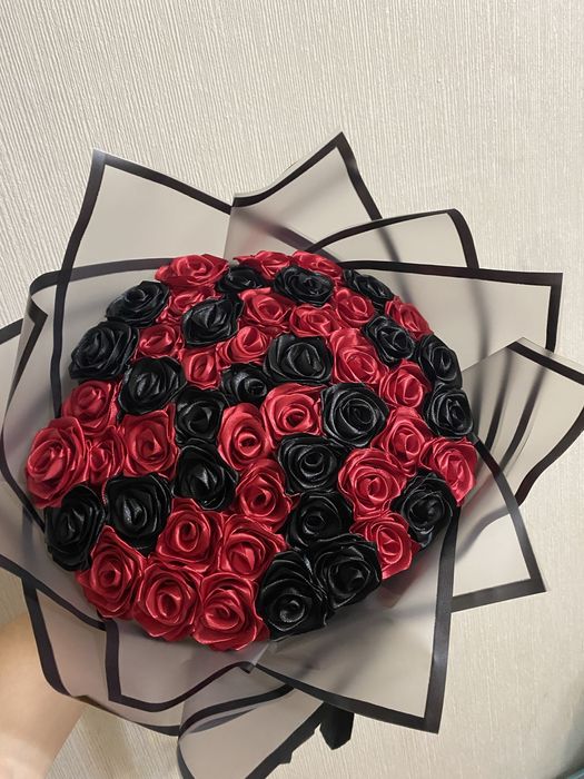 Букети з стрічки. Атласні троянди