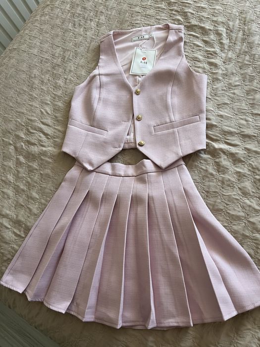 Костюм жіночий жилетка та спідниця