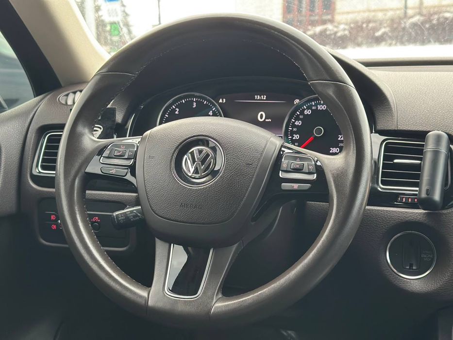 Продам Volkswagen Touareg 2013 3.0 дизель