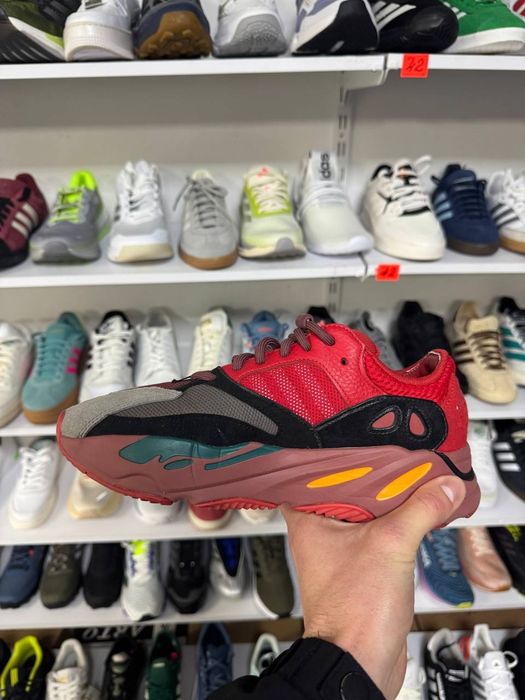 ОРИГІНАЛ 100% Кросівки Adidas Yeezy Boost 700 Red HQ6979 41 1/3