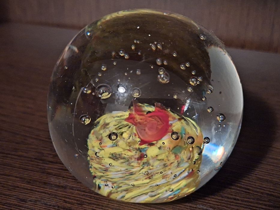 Bola de vidro pisa-papéis